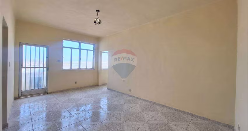 Sobrado com 2 Quartos, Quintal Amplo e Vaga de Garagem na Penha Circular