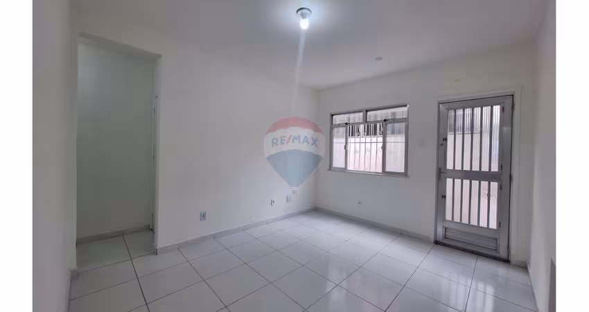 Apartamento Tipo Casa Térreo com 2 Quartos Reformado na Penha – Ótima Localização