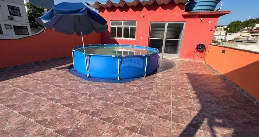Casa triplex de 648m², 5 quartos, suíte e mega estacionamento na taquara!