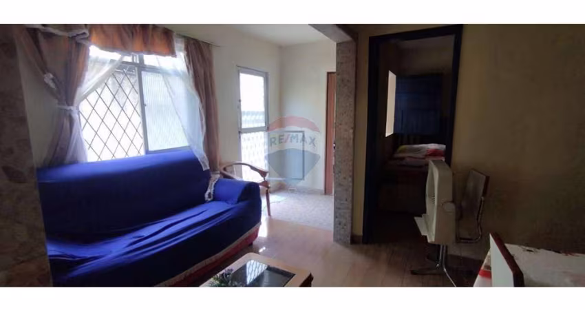 CASA EM BRÁS DE PINA COM SALA, DOIS QUARTOS, ÁREA DE SERVIÇO E QUINTAL.