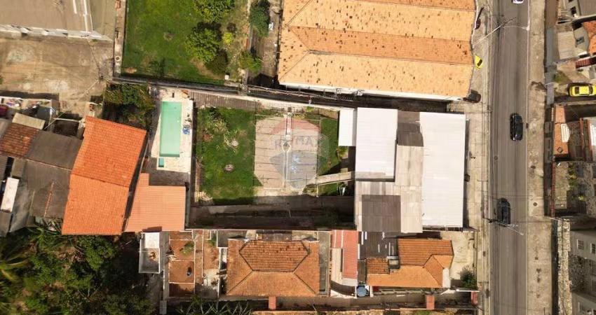 Terreno + Prédio Comercial +  Casa à Venda