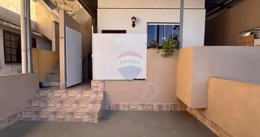 Casa em benfica mobiliada de 1 quarto, totalmente mobiliada, quintal, terraço e vaga!