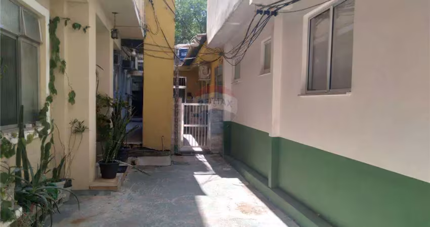 Três casas a venda em irajá! cadacasa com 36m2 com um quarto! com vaga
