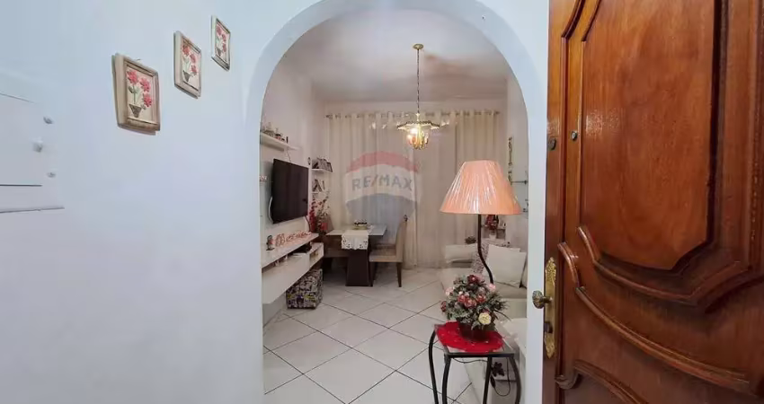 Apartamento reformado com 2 quartos, um lance de escada, à venda em ramos - rj