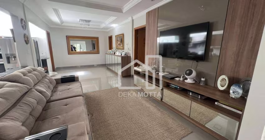 Casa com 3 dormitórios à venda, 250 m² por R$ 1.100.000 - Saraiva - Uberlândia/MG