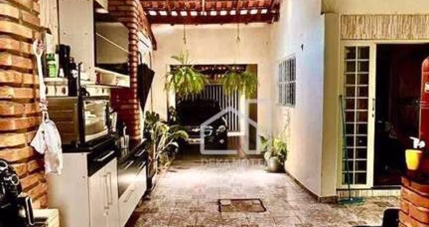 Sobrado com 4 dormitórios à venda, 265 m² por R$ 787.500,00 - Luizote de Freitas - Uberlândia/MG