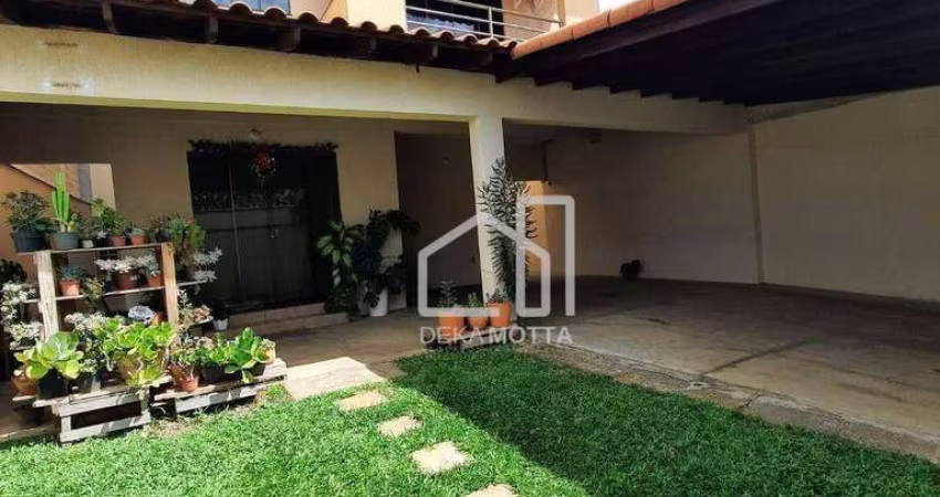 Casa com 3 dormitórios à venda, 234 m² por R$ 840.000,00 - Nossa Senhora das Graças - Uberlândia/MG