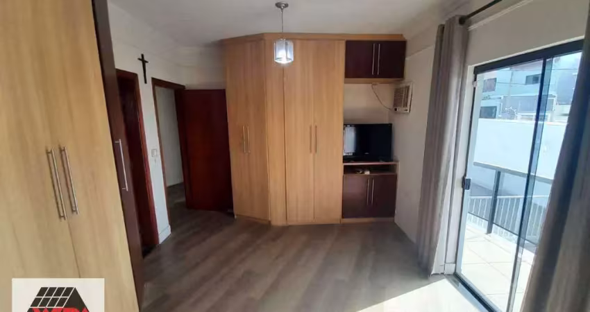 Casa residencial 177 m². possui sala, sala de jantar, cozinha com armários, 3 dormitórios com armários sendo 1 suíte, 2 banheiros com gabinete, área d