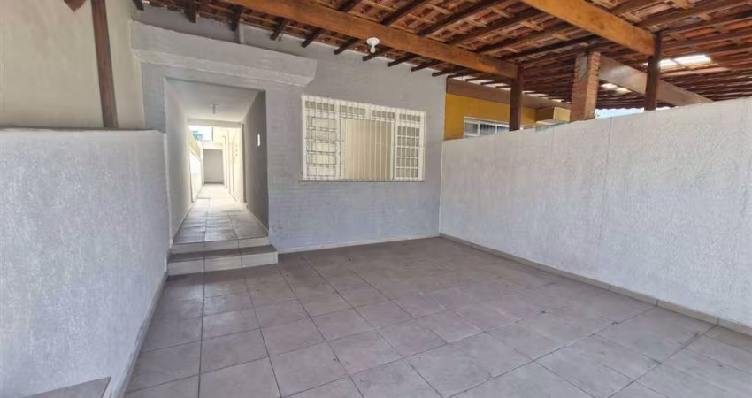 LINDA CASA GEMINADA COM 2 DORMITÓRIOS NA PRAIA GRANDE!
