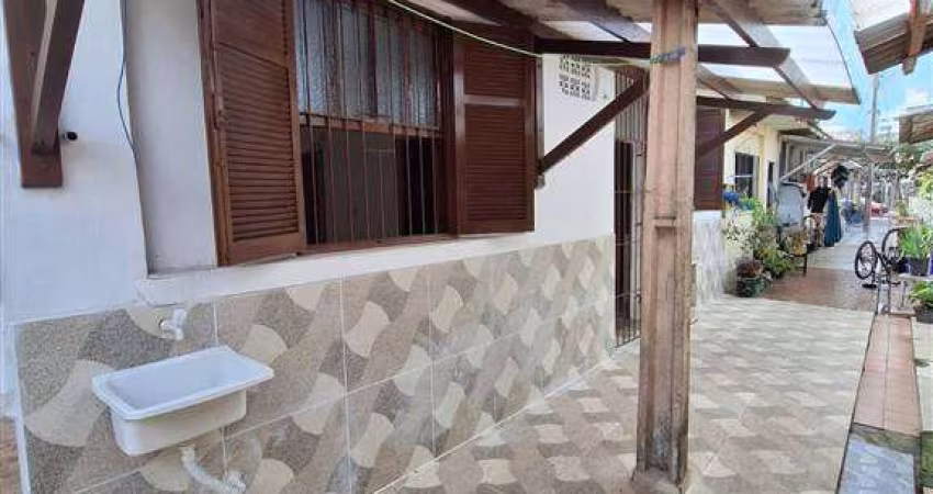 ÓTIMO BANGALÔ COM 1 DORMITÓRIO NO BAIRRO CAIÇARA EM PRAIA GRANDE!