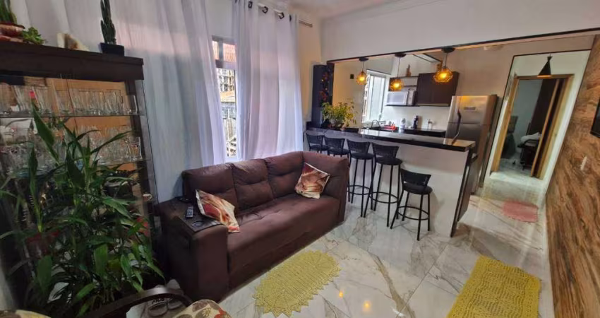 Excelente apartamento lado praia, sendo 01 dormitorio, 01 sala, 01 cozinha,01 vaga de Garagem, O imóvel está localizado na Vila Guilhermina, um dos bairros mais movimentados, tradicionais e procurados