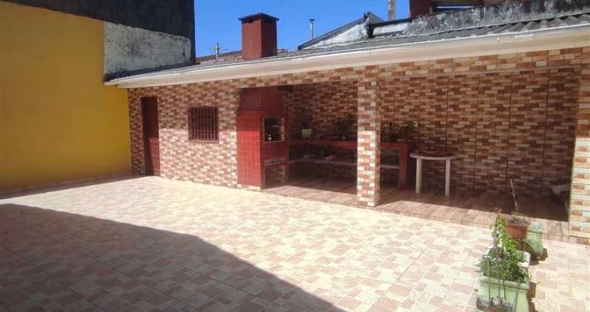 ÓTIMA CASA COM 3 DORMITÓRIOS E EDÍCULA NO BAIRRO SOLEMAR EM PRAIA GRANDE!
