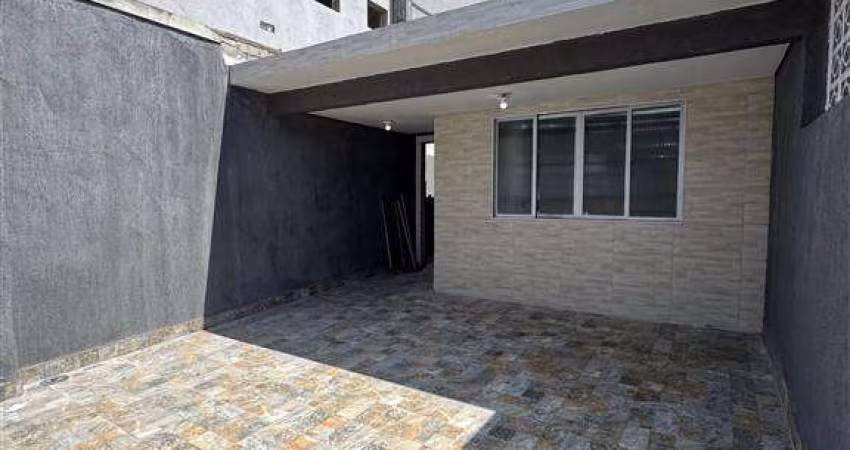 EXCELENTE CASA GEMINADA COM 2 DORMITÓRIOS NO BAIRRO BOQUEIRÃO EM PRAIA GRANDE!