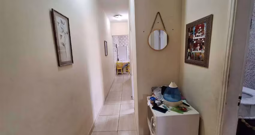 Excelente casa de 2 dormitórios, churrasqueira, piscina e 01 edícula na vila caiçara. imóvel com pagamento facilitado na seguinte conformidade: r$ 250.000,00 de entrada, e parcelas de r$ 5.450,00 decr