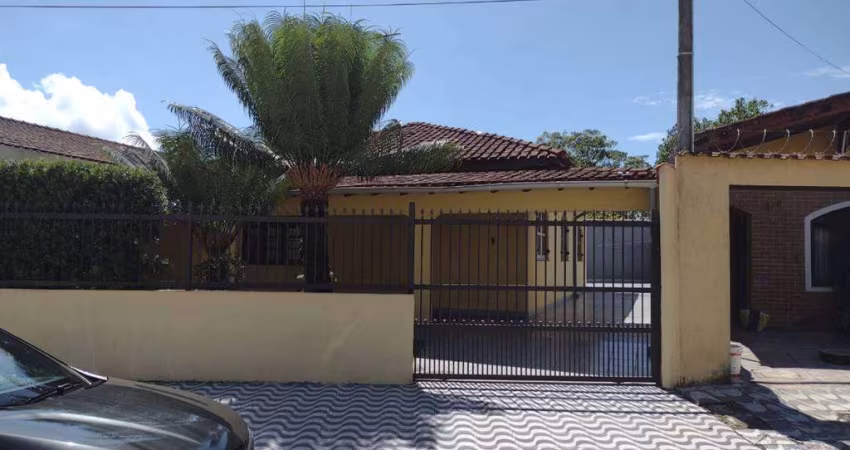 EXCELENTE CASA ISOLADA COM 3 DORMITÓRIOS NA PRAIA GRANDE!