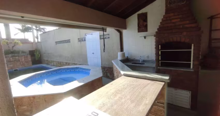 Excelente casa com 4 suítes e piscina em praia grande!