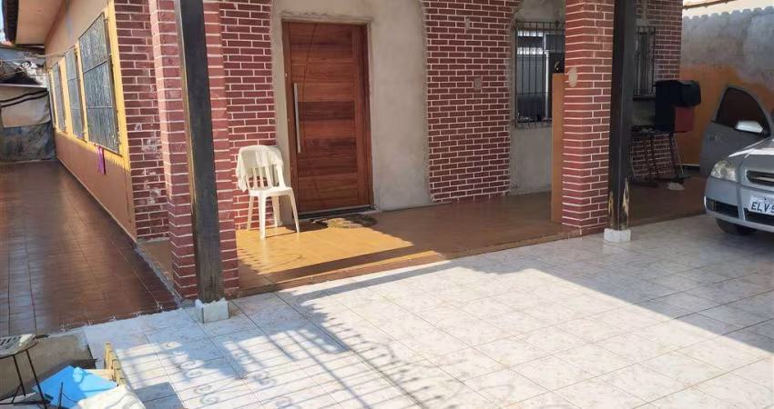 EXCELENTE CASA ISOLADA COM 3 DORMITÓRIOS E EDÍCULA NO BAIRRO CAIÇARA EM PRAIA GRANDE!