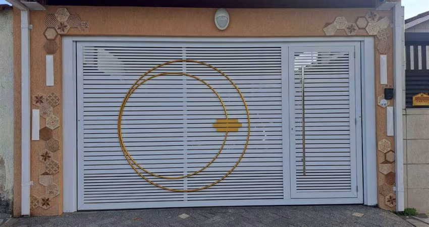 Excelente casa geminada de 02 dormitórios, sendo 01 suíte, 02 vagas de garagem com piscina na Vila Caiçara