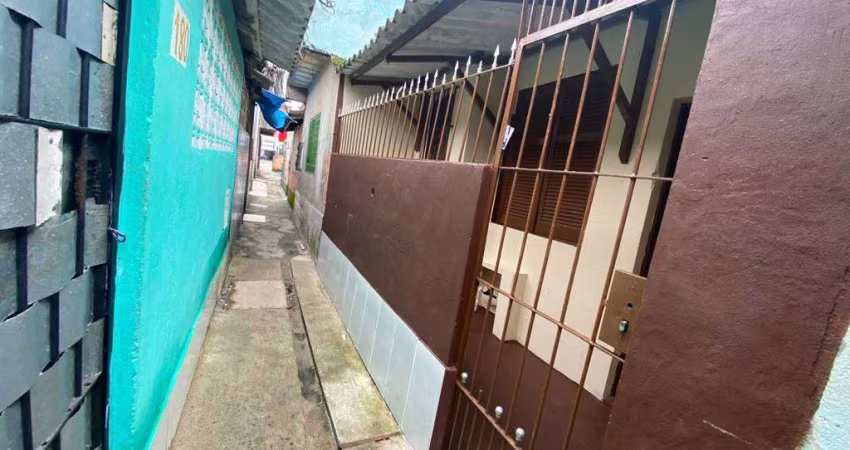 ÓTIMO BANGALÔ COM 1 DORMITÓRIO NO BAIRRO CAIÇARA!