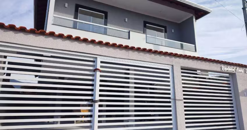 Excelente casa de condomínio sobreposta alta com 02 dormitórios, 01 vaga de garagem e espaço para depósito. o imóvel está localizado no parque das américas, bairro que vem se valorizando através de re