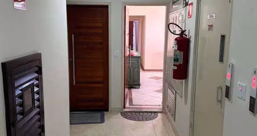 Excelente apartamento de 03 dormitórios, sendo 01 suíte, 01 vaga de garagem, bicicletário, prédio frente ao mar, com piscina e ampla área gourmet com churrasqueira. o imóvel está localizado no balneár