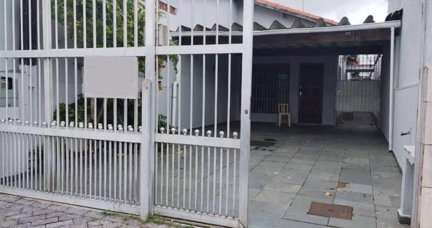 Excelente casa geminada com 03 dormitórios, 01 banheiro social, 03 vagas de garagem. O imóvel possui na parte superior mais 02 cômodos 01 lavabo. Pagamento facilitado na seguinte conformidade: R$ 180.
