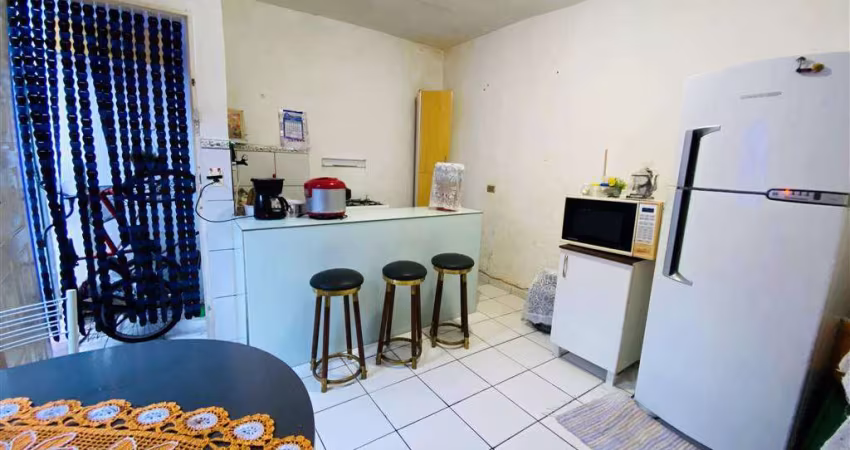 Excelente bangalô duplo refortmado. O imóvel está localizado na Vila Caiçara, bairro que vem recebendo e cada vez mais investimentos na infraestrutura, além de ter o terceiro maior comércio de Praia G