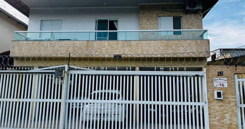 Excelente casa de condomínio sobreposta baixa com quintal privativo no Sítio do Campo.
