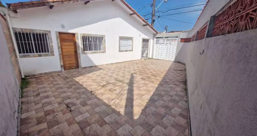 Excelente casa com 02 dormitórios no  bairro maracanã em praia grande!