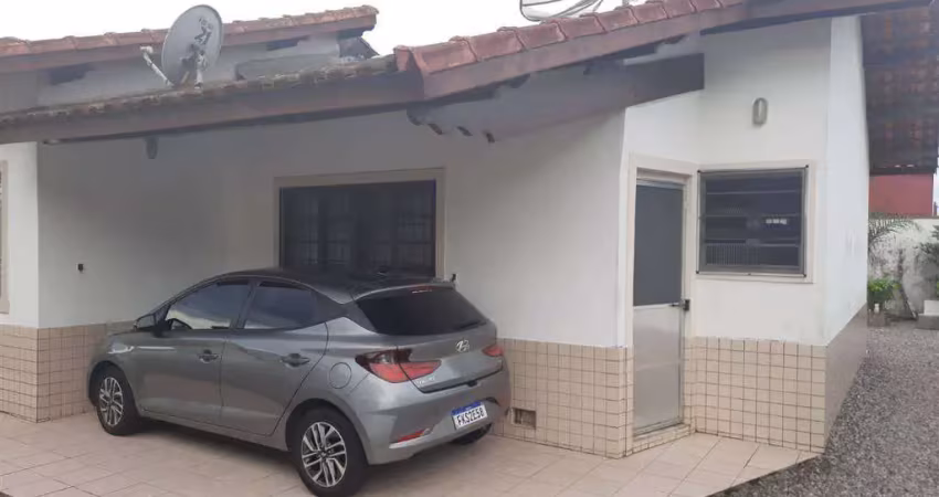 Excelente casa de condomínio de 02 dormitórios, 01 banheiro social, 01 vaga de garagem exclusiva. o imóvel está localizado na vila balneária, bairro que tem recebido muita valorização através de recen