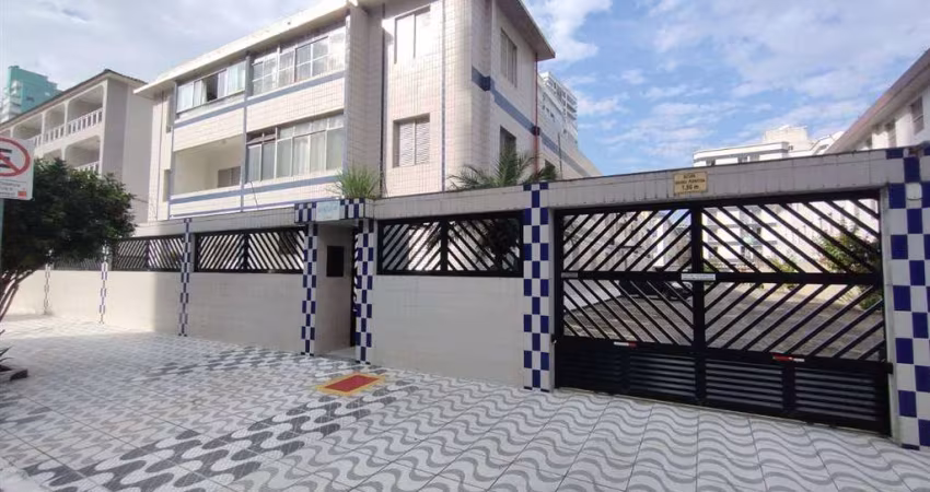 Excelente kitnet reformado em andar térreo com vaga de garagem. O imóvel está localizado no Canto do Forte, bairro que se destaca por toda sua infraestrutura, beleza e comodidade, além de ser um dos m