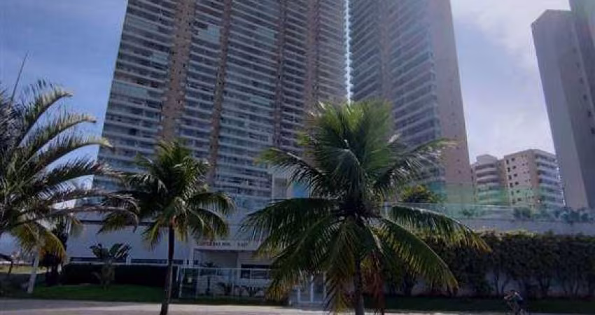 Excelente apartamento de 03 dormitórios, sendo 01 suíte, 02 vagas de garagem, andar alto vista para o mar livre. O imóvel está localizado na Vila Mirim, bairro que concentra vários serviços de educaçã