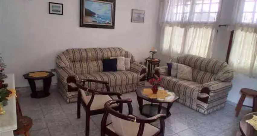 Excelente casa geminada com 02 dormitórios apenas 160 metros da praia no bairro jardim imperador em praia grande!