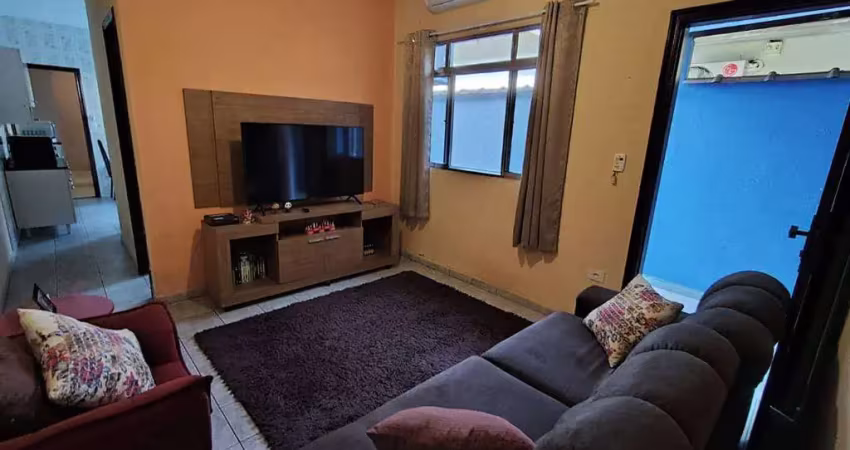 Excelente casa geminada de 02 dormitórios, 02 vagas de garagem e amplo quintal. o imóvel está localizado na vila sonia, bairro que tem recebido muita valorização através de recentes investimentos em p