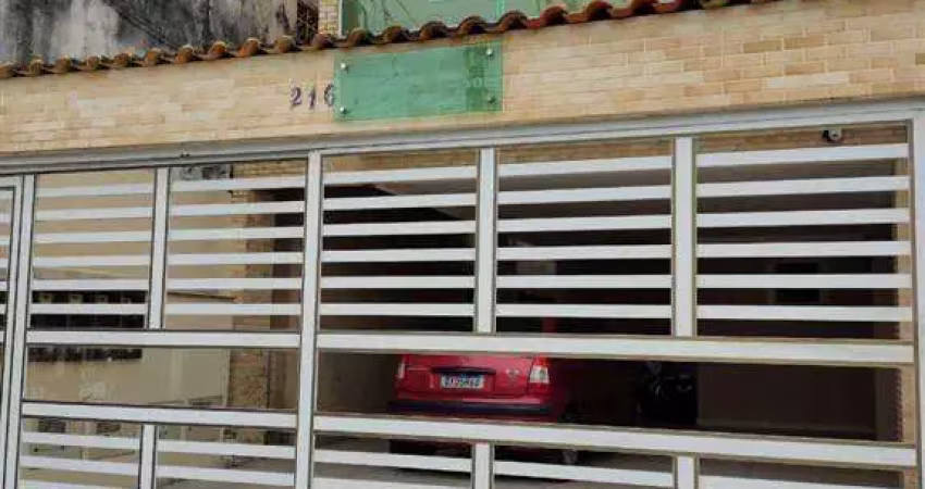 Excelente sobrado de condomínio com 01 dormitório, 01 banheiro social, 01 lavabo e amplo quintal privativo. o imóvel está localizado no jardim melvi, bairro que vem se valorizando através de recentes 