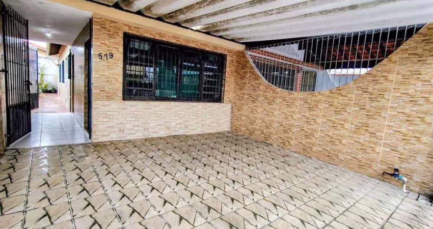Excelente casa de 02 dormitórios, 02 vagas de garagem. o imóvel está localizado no vilamar na vila caiçara, bairro que vem recebendo e cada vez mais investimentos na infraestrutura, proporcionando mai