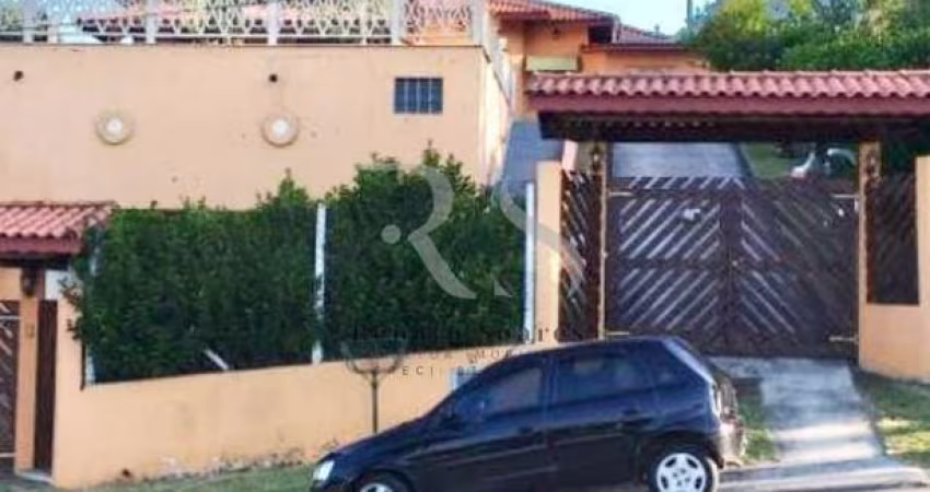 CASA DE CAMPO EM ESTILO COLONIAL, LOCALIZADA NO OUTEIRO DAS FLORES