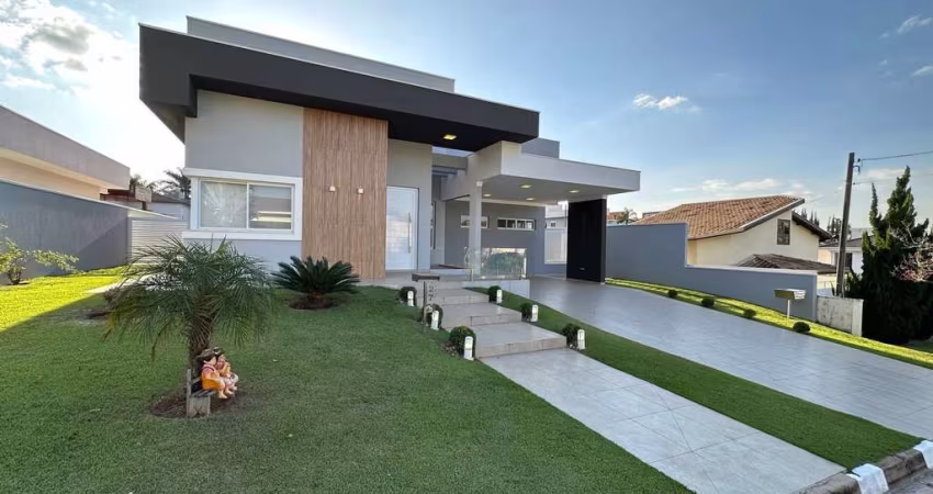 CASA TÉRREA COM 3 SUÍTES LOCALIZADA NO CONDOMÍNIO RESIDENCIAL DOS LAGOS