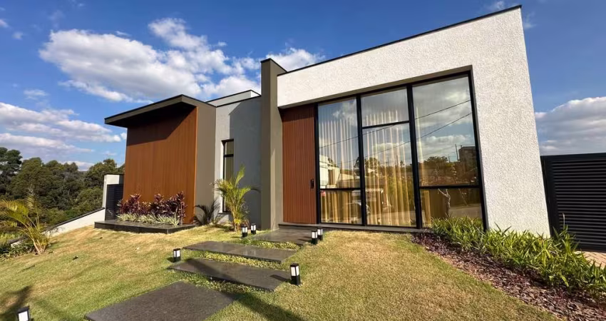 CASA TÉRREA LINEAR, EM PONTO ALTO DO CONDOMÍNIO COM VISTA INCRÍVEL