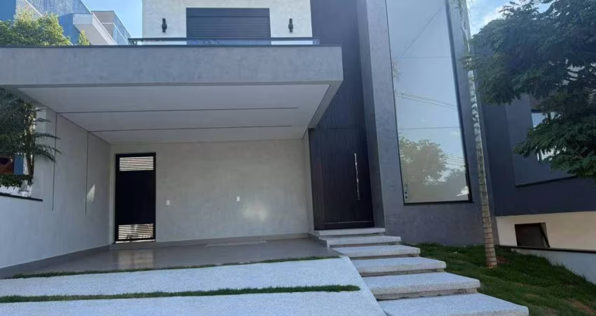 SOBRADO COM 3 DORMITÓRIOS E PISCINA, LOCALIZADO NO CONDOMÍNIO PHYTUS