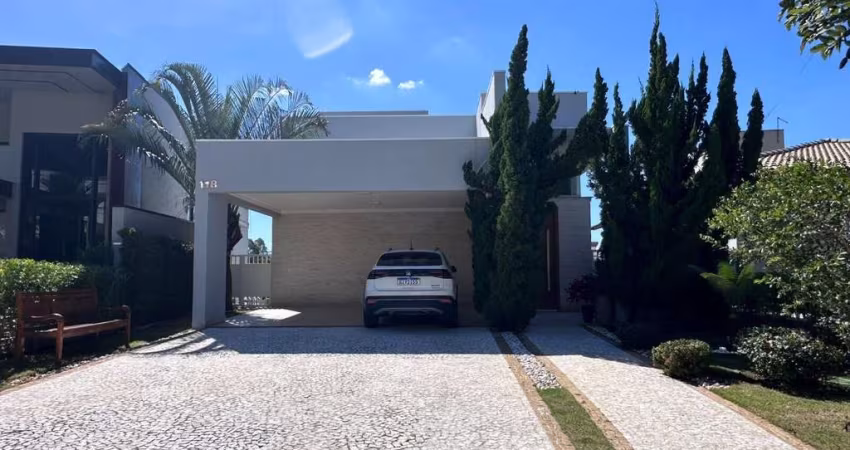 Sobrado com 3 suítes e piscina, localizado no condomínio Ibi Aram 1