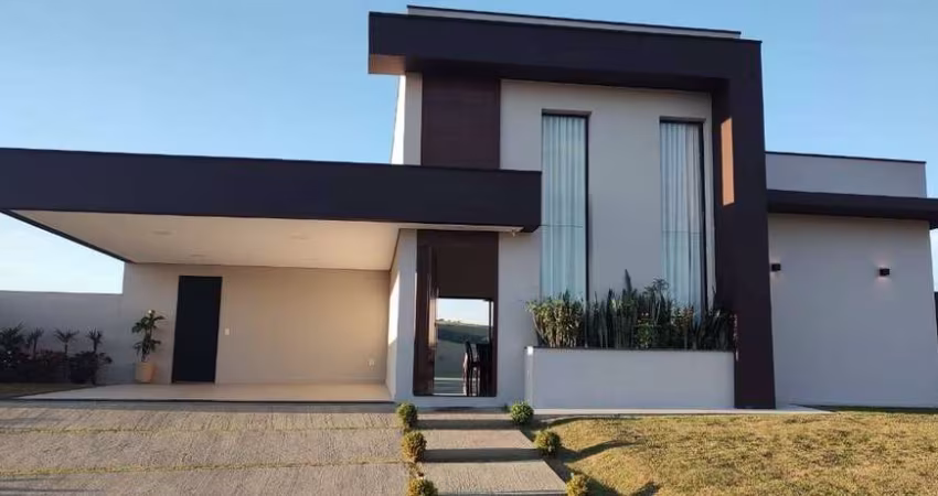 CASA TOTALMENTE TÉRREA  COM 3 DORMITÓRIOS E AMPLO QUINTAL , COND.VIDA REAL