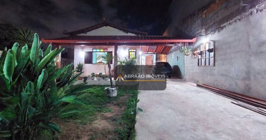 Casa com 3 dormitórios à venda, 240 m² por R$ 760.000,00 - Canadá - Contagem/MG