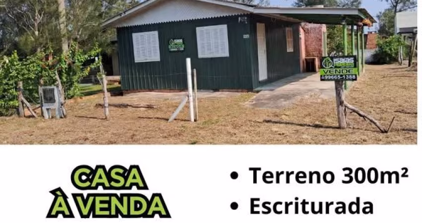 A CASA PERFEITA PERTO DA PRAIA!   VENDO CASA DE MADEIRA – BAIRRO GUAIRACÁ, BALNEÁRIO ARROIO DO SILVA/SC