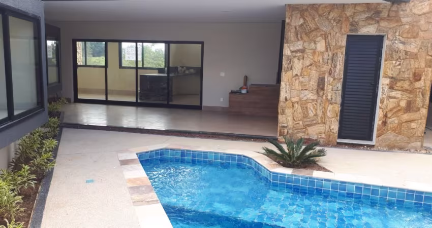 Casa nova em condomínio com 04 quartos sendo 02 suítes!!