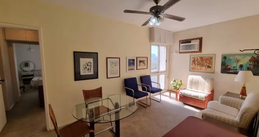 Apartamento amplo e ensolarado, próximo de todas as conveniências que o bairro oferece