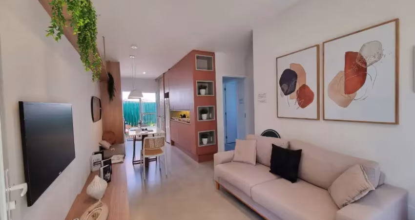 Casa com suíte em condomínio fechado com infraestrutura completa