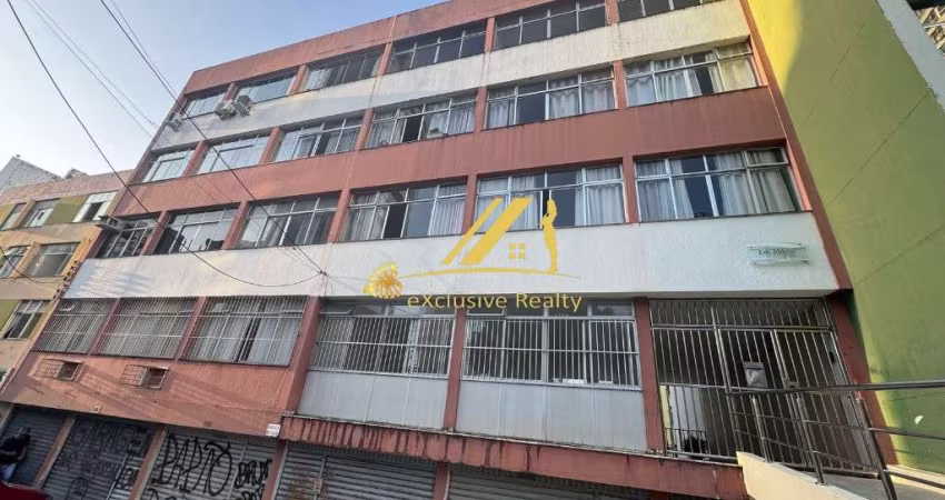 Apartamento 3 quartos, 1 suíte, 143 m2, super amplo, dependência completa na Barra.150 m da praia do Porto da Barra.2 vagas de garagem. Oportunidade
