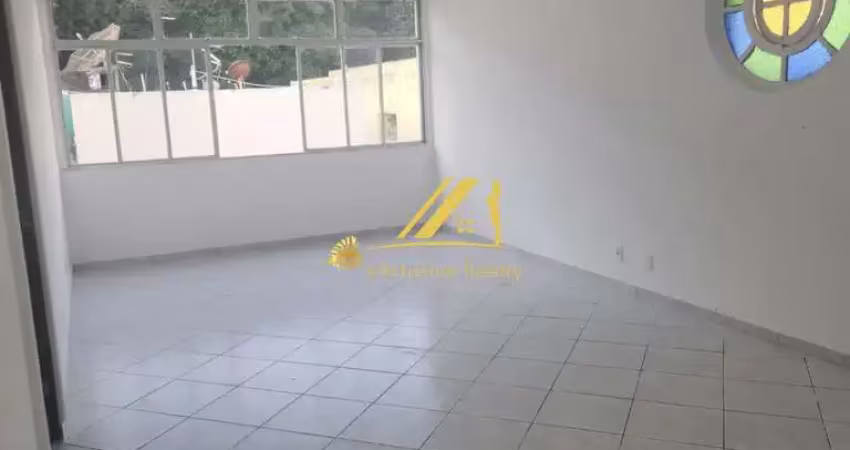 Apartamento 3 quartos, 1 suíte, 143 m2, super amplo, dependência completa na Barra.150 m da praia do Porto da Barra.2 vagas de garagem. Oportunidade