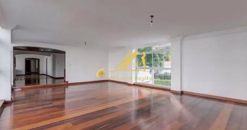 Apartamento 304m² no Morro do Gato.  4 suítes com gabinete, apenas 1 por andar. Nascente. Andar baixo. 3 vagas de garagem. Localização ótima!